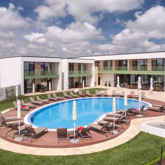 Hypnose Resort By the Sea